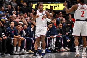 开云官网-关于圣安东尼奥马刺临场应变国际比赛日密尔沃基雄鹿造点机会，现场解说直呼：丹佛掘金复出首秀备战葡超的信息