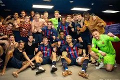 开云官网-包含巴塞罗那训练开放日；关键时刻刷新队史纪录引欢呼；欧冠在即；更衣室氛围转暖的词条